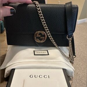 Gucci Interlocking G Leather Wallet On Chain - Like new